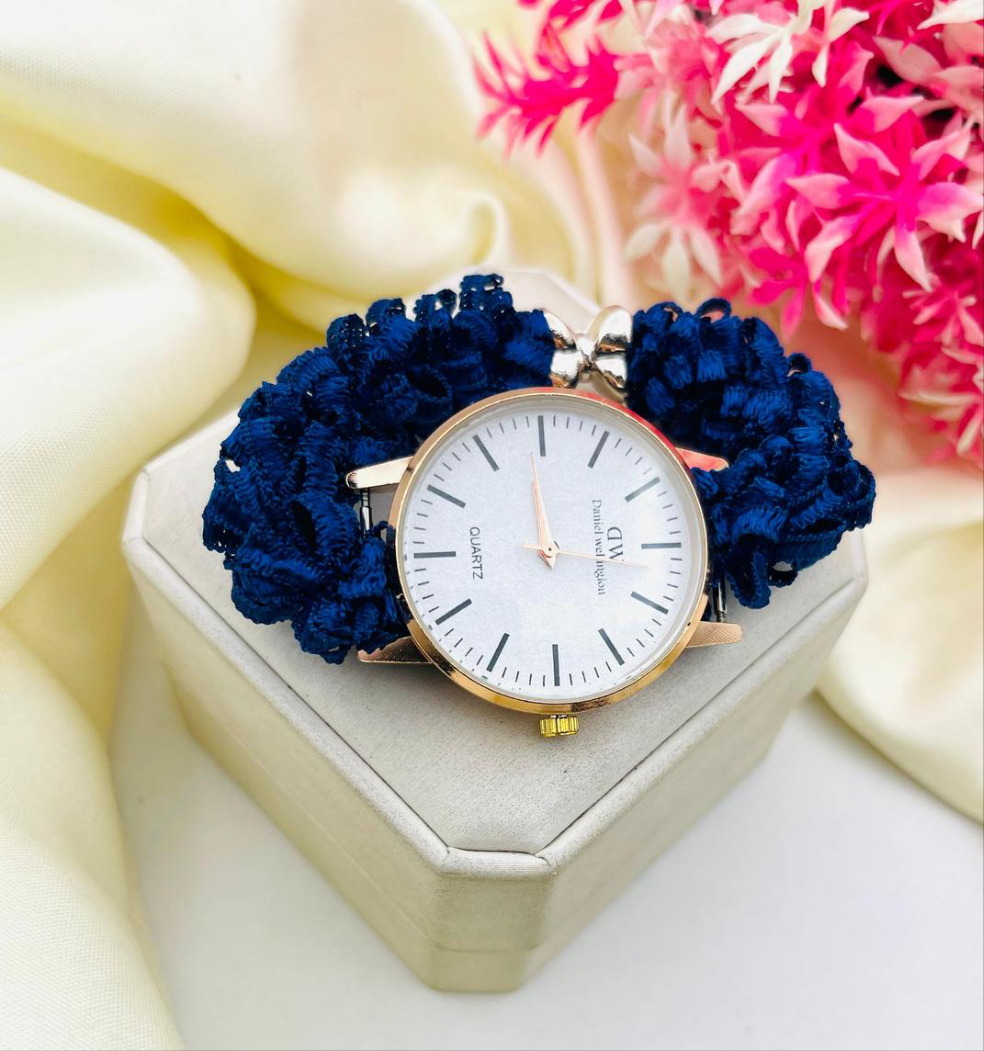 Stylish Women's Quartz Bracelet Watch - Water Resistant.