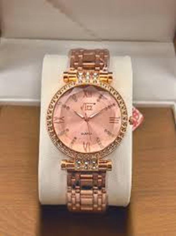 Stylish Women's Quartz Watch | 1pc Water Resistant Chain | Time Piece in Pink |